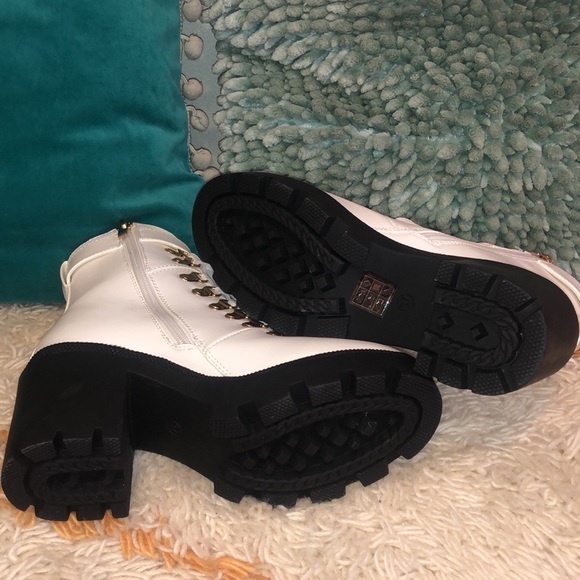 White pleather, chunky heeled boots with gold details. New, US 6.5/ EU 37 - Picture 5 of 7